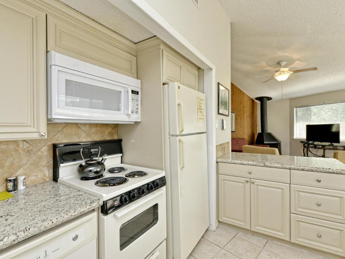 Lake Travis Bungalow Casita Golden Rod #2 Лейкуэй Экстерьер фото